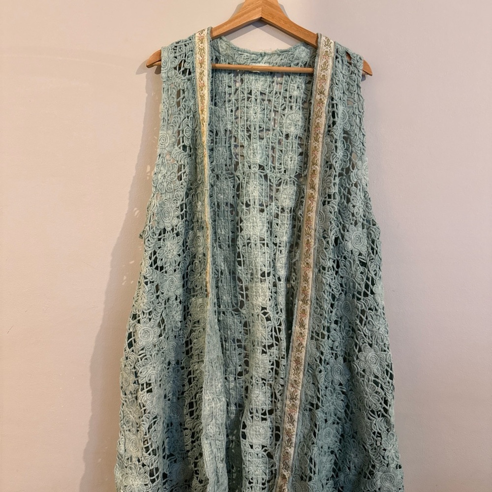 POL Sleeveless Trim Detail Raw Edge Crochet Cardigan 100% Cotton